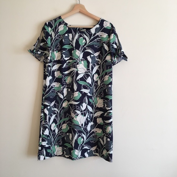 Banana Republic Dresses & Skirts - Banana Republic Floral Shoulder-Tie Printed Shift